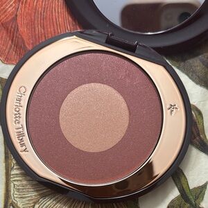 Charlotte Tilbury Cheek to Chic Blusher in Walk of no Shame